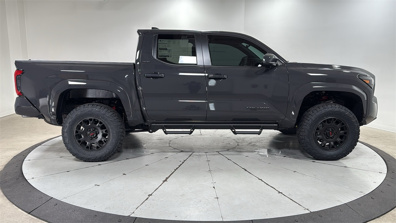 2025 Toyota Tacoma SR5 Double Cab photo 6