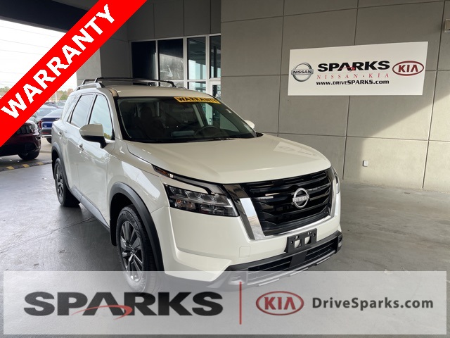 2023 Nissan Pathfinder SV's photo