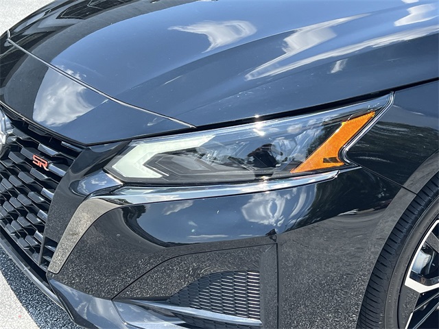 2024 Super Black Clearcoat Nissan Altima 2.5 SR FWD Sedan