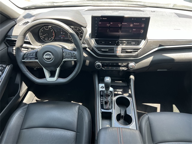 2024 Super Black Clearcoat Nissan Altima 2.5 SR FWD Sedan