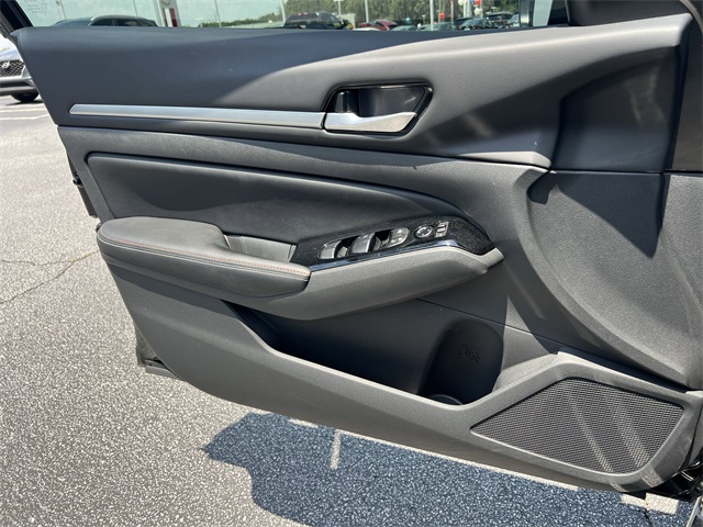 2024 Super Black Clearcoat Nissan Altima 2.5 SR FWD Sedan