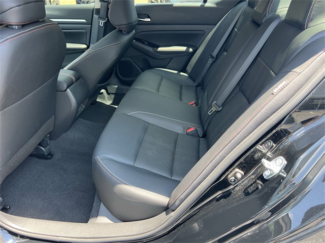 2024 Super Black Clearcoat Nissan Altima 2.5 SR FWD Sedan