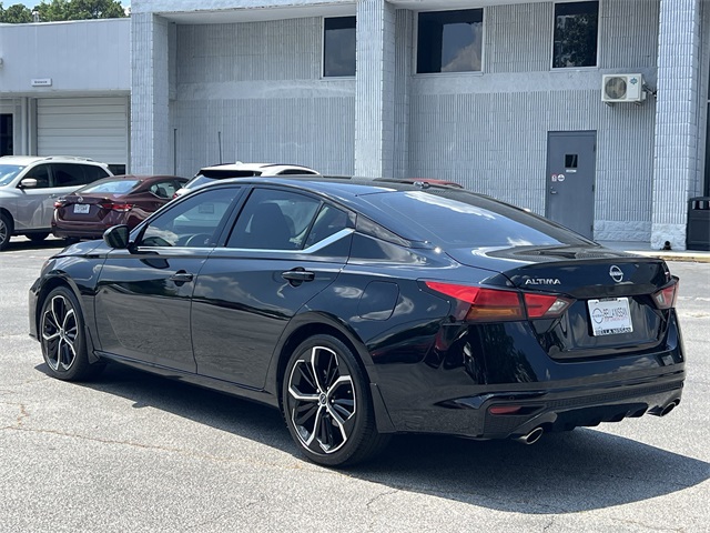2024 Super Black Clearcoat Nissan Altima 2.5 SR FWD Sedan