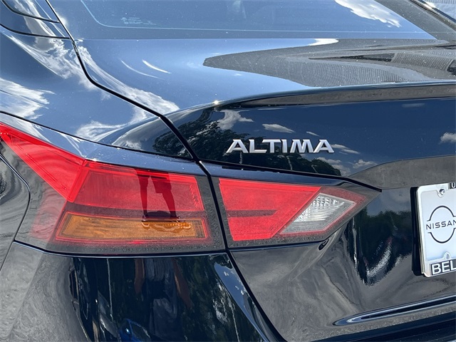2024 Super Black Clearcoat Nissan Altima 2.5 SR FWD Sedan