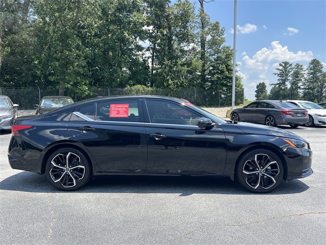 2024 Super Black Clearcoat Nissan Altima 2.5 SR FWD Sedan