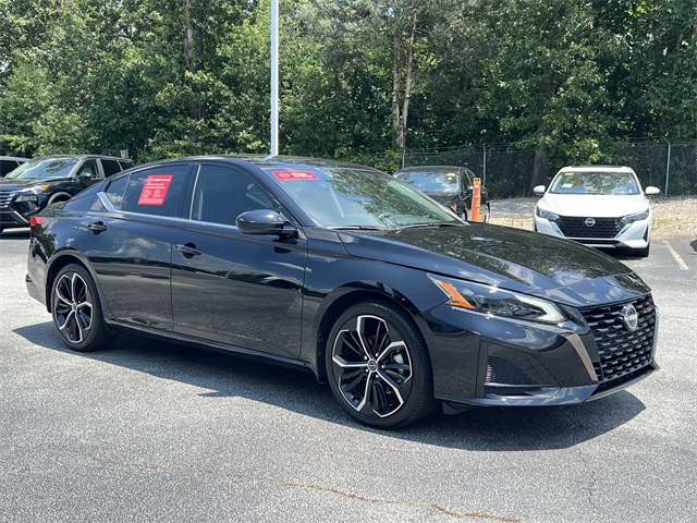 2024 Super Black Clearcoat Nissan Altima 2.5 SR FWD Sedan