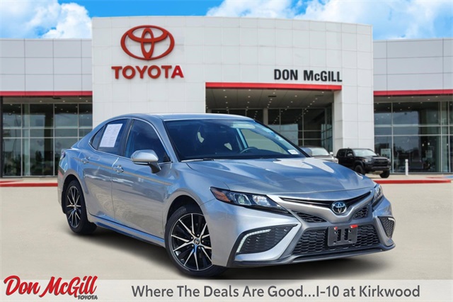 2024 Toyota Camry SE's photo