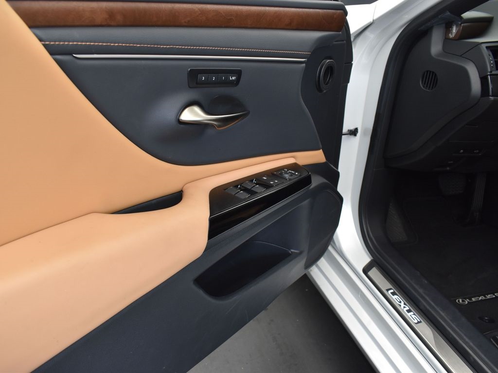 2024 White Lexus ES 350 FWD Sedan