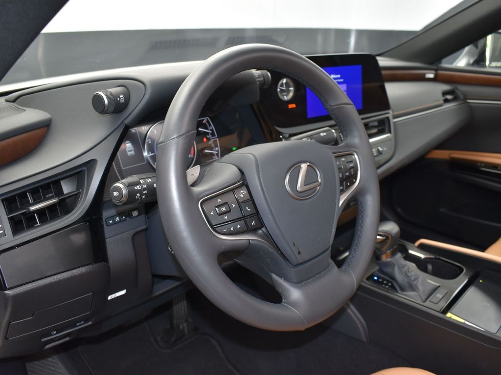 2024 White Lexus ES 350 FWD Sedan