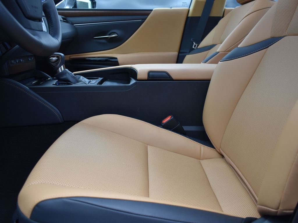2024 White Lexus ES 350 FWD Sedan