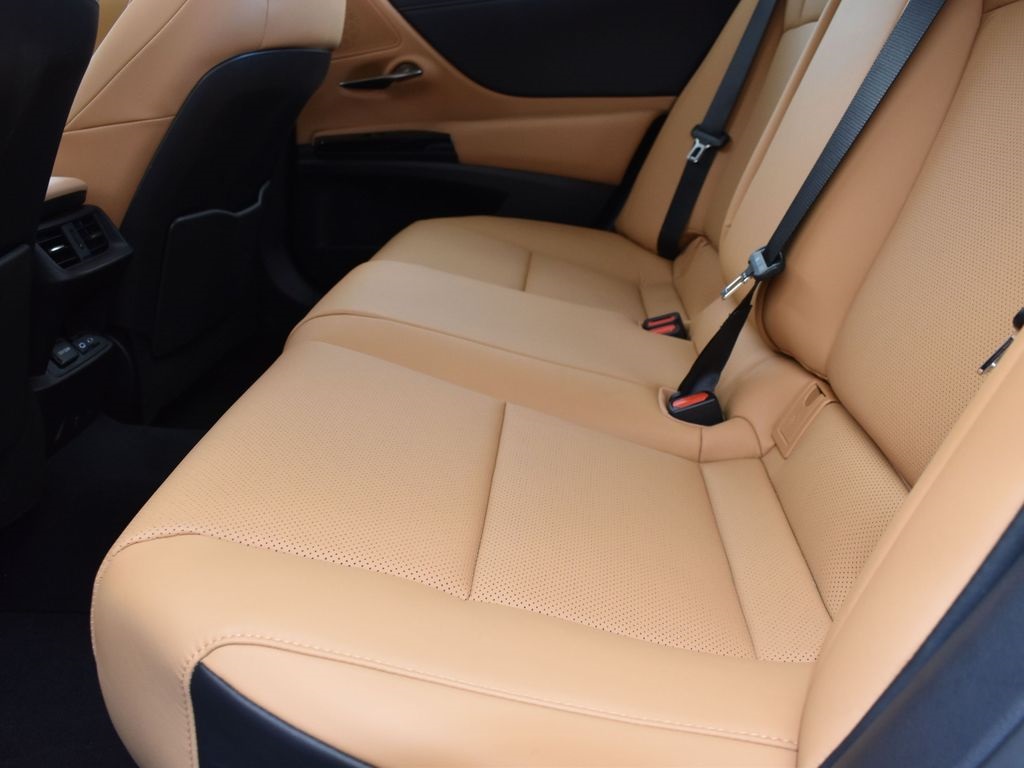2024 White Lexus ES 350 FWD Sedan