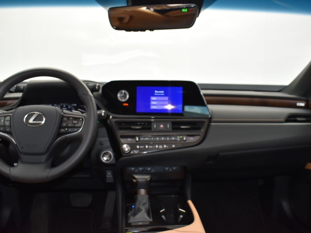 2024 White Lexus ES 350 FWD Sedan