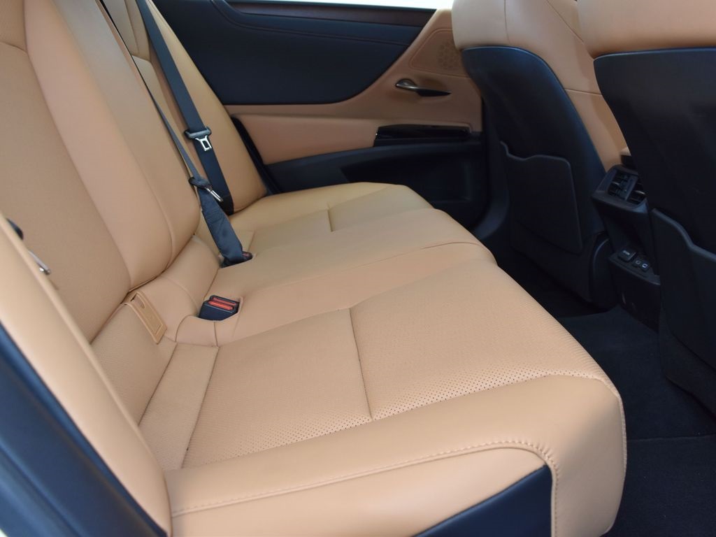 2024 White Lexus ES 350 FWD Sedan