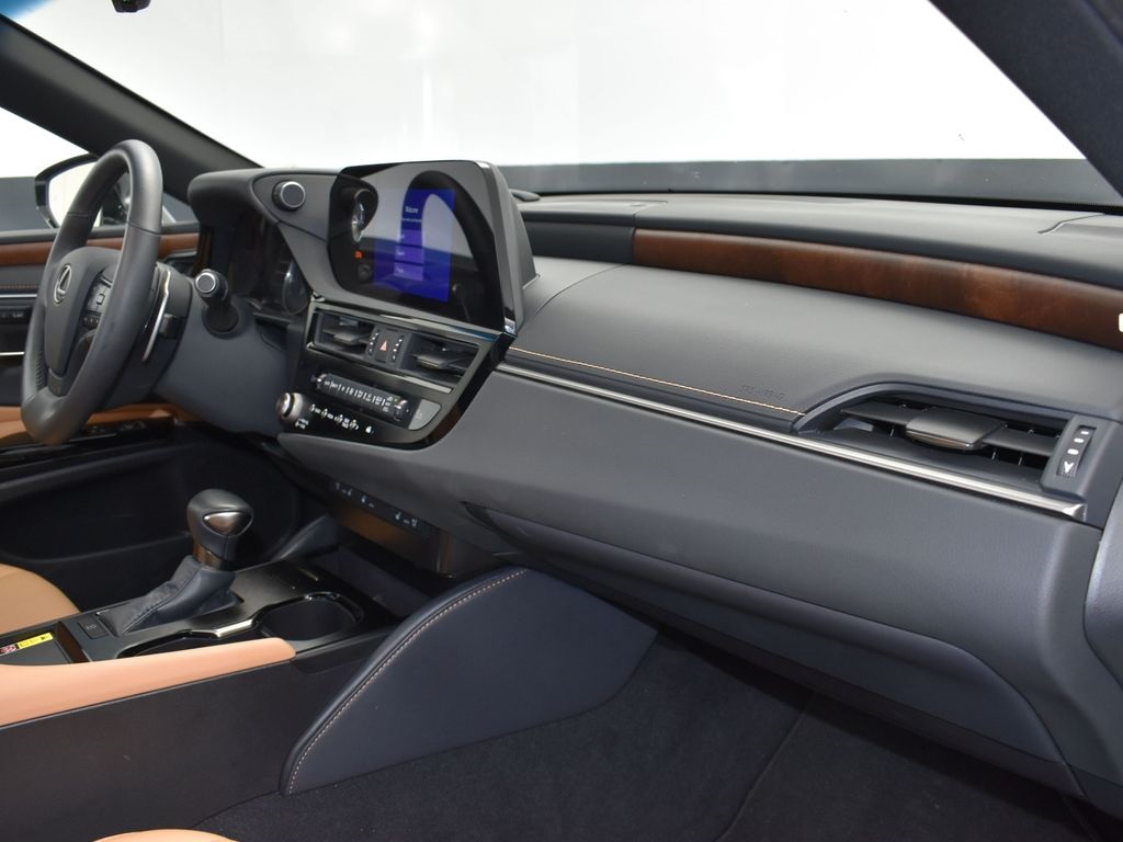 2024 White Lexus ES 350 FWD Sedan