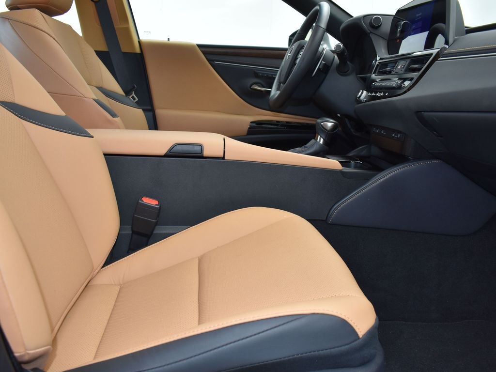 2024 White Lexus ES 350 FWD Sedan