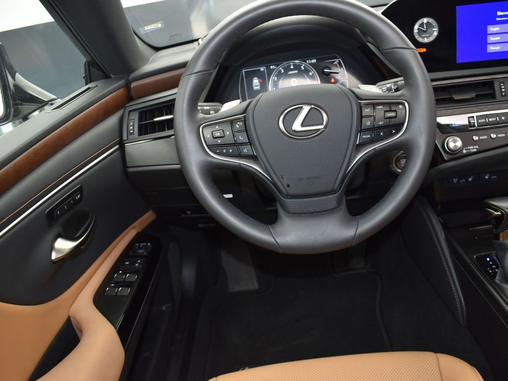 2024 White Lexus ES 350 FWD Sedan