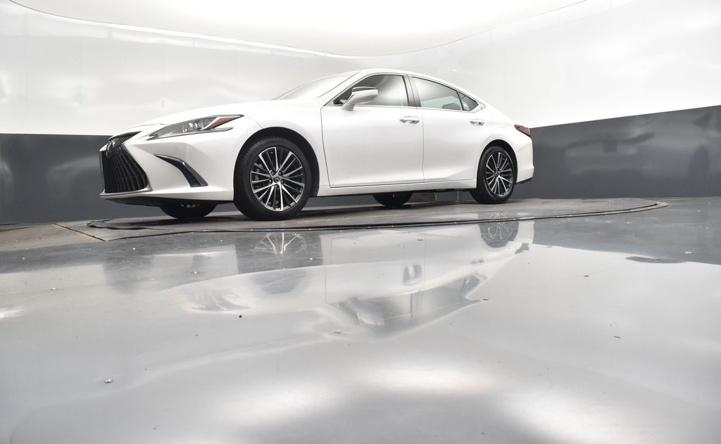 2024 White Lexus ES 350 FWD Sedan