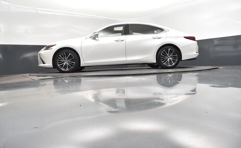 2024 White Lexus ES 350 FWD Sedan