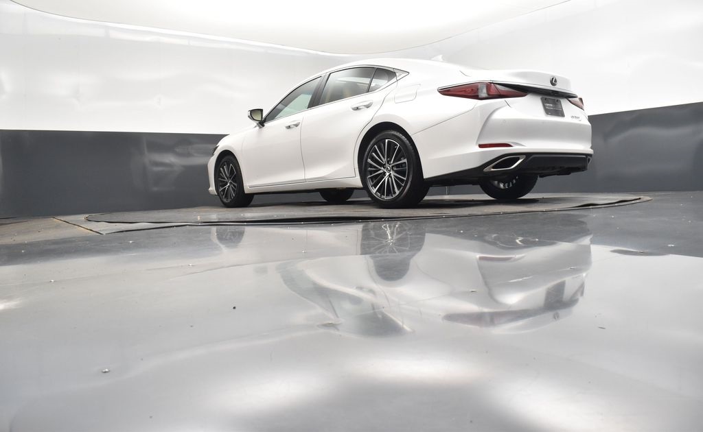 2024 White Lexus ES 350 FWD Sedan