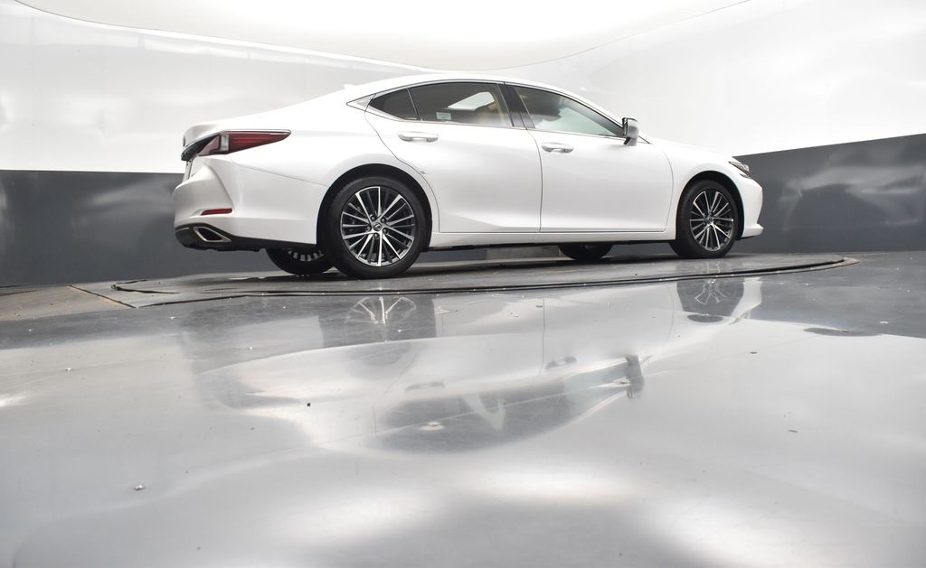 2024 White Lexus ES 350 FWD Sedan