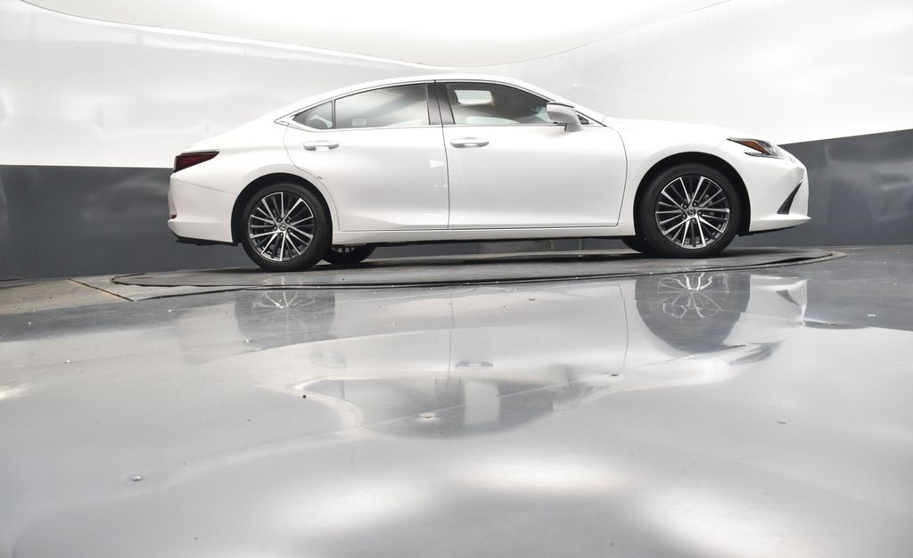 2024 White Lexus ES 350 FWD Sedan