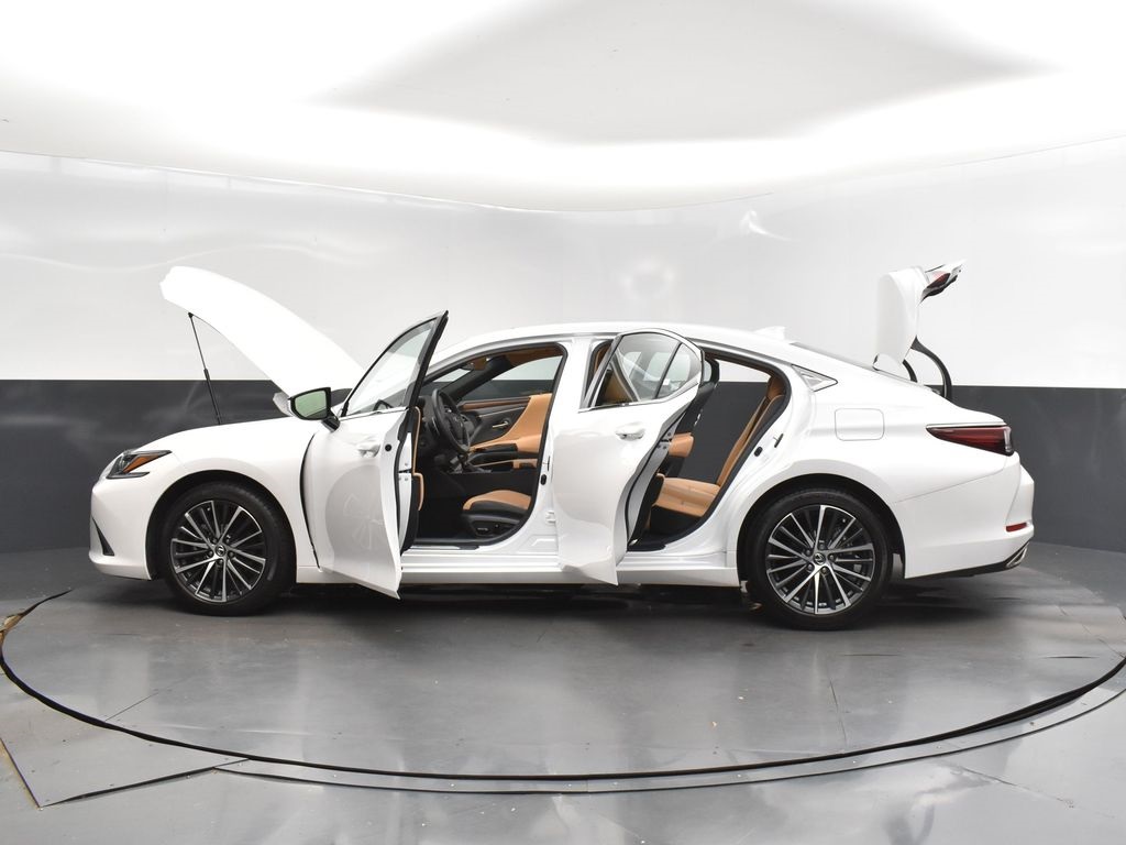 2024 White Lexus ES 350 FWD Sedan
