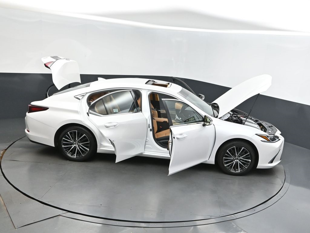 2024 White Lexus ES 350 FWD Sedan
