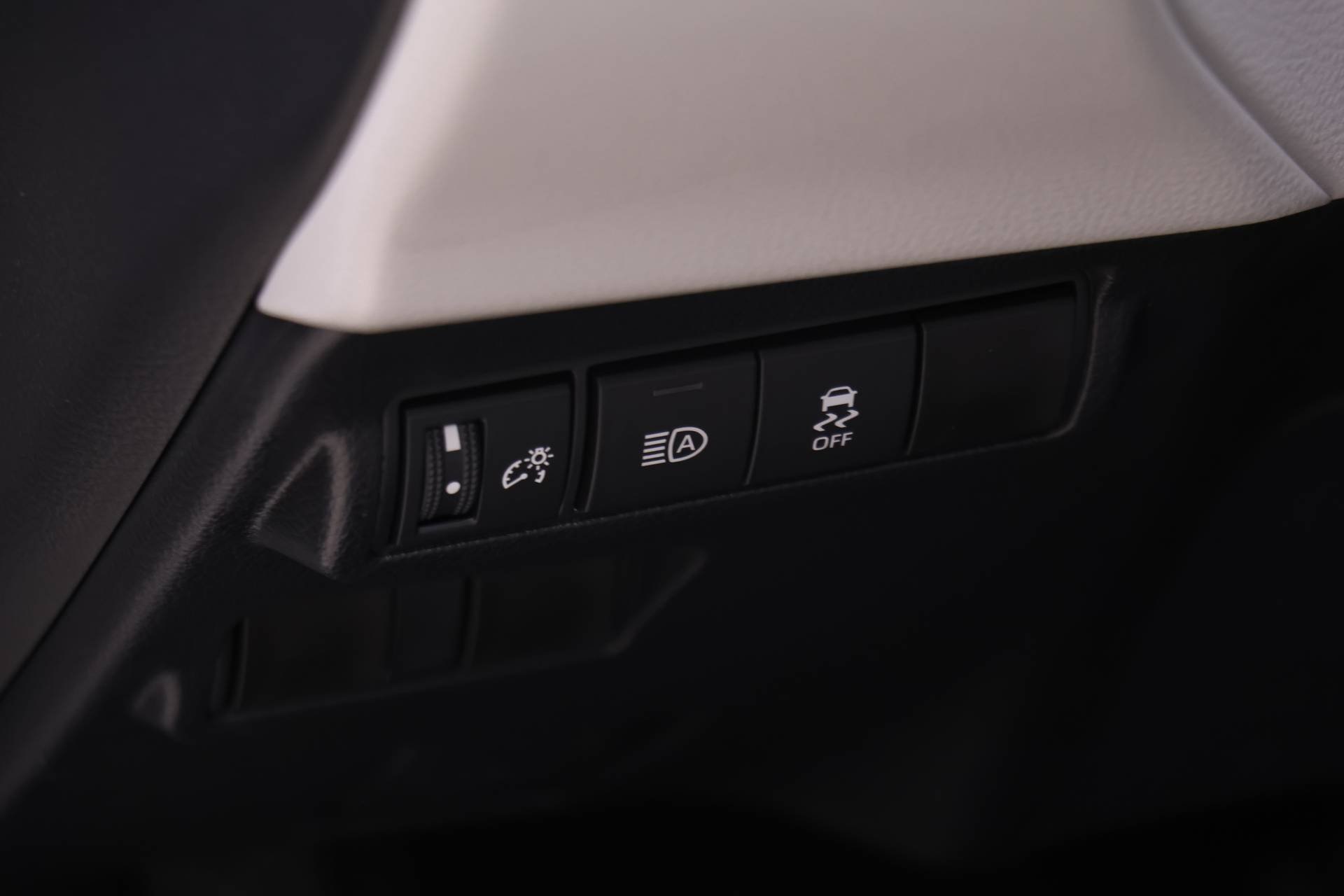 2026 Toyota Corolla Cross L photo 11