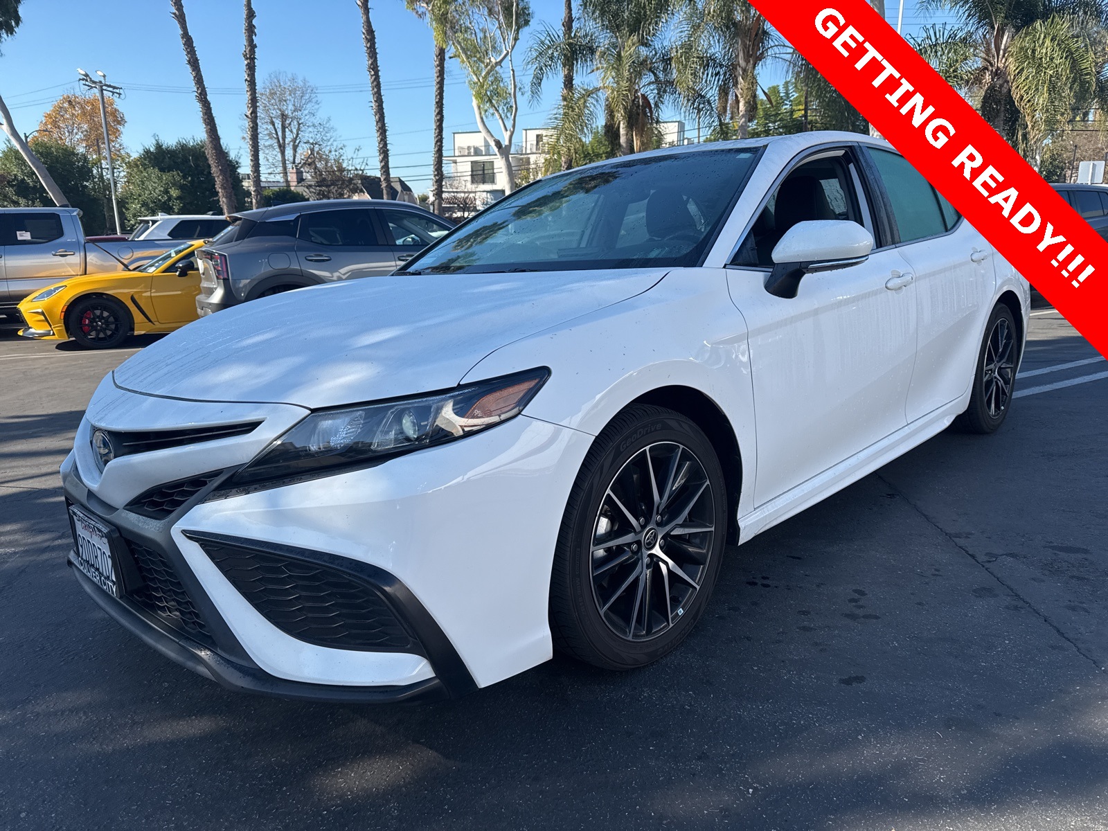 2023 Toyota Camry SE's photo