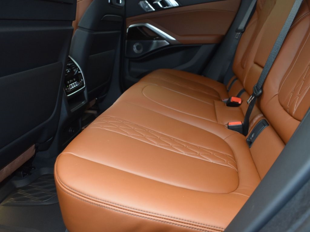2026 Black Sapphire Metallic BMW X6 M60i AWD SUV