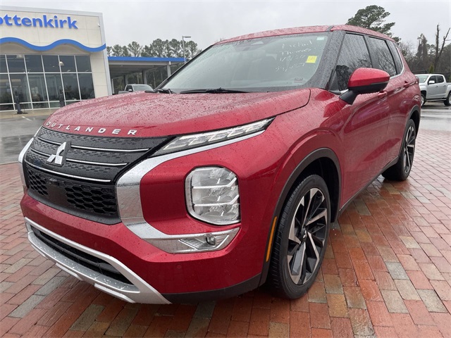 2023 Mitsubishi Outlander SE's photo