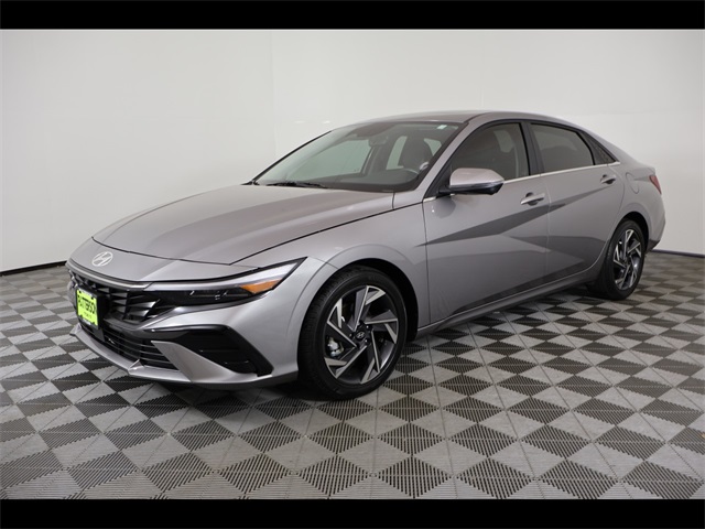 2024 Hyundai Elantra Limited's photo