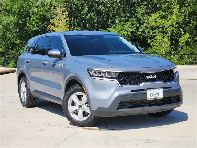 2023 Everlasting Silver Kia Sorento LX SUV