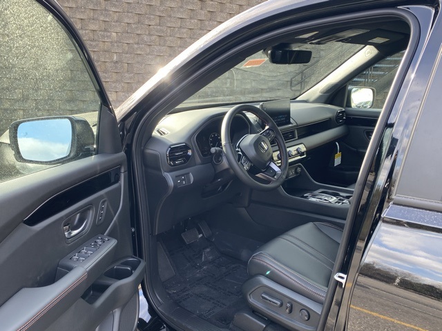 new 2025 Honda Pilot car, priced at $47,868