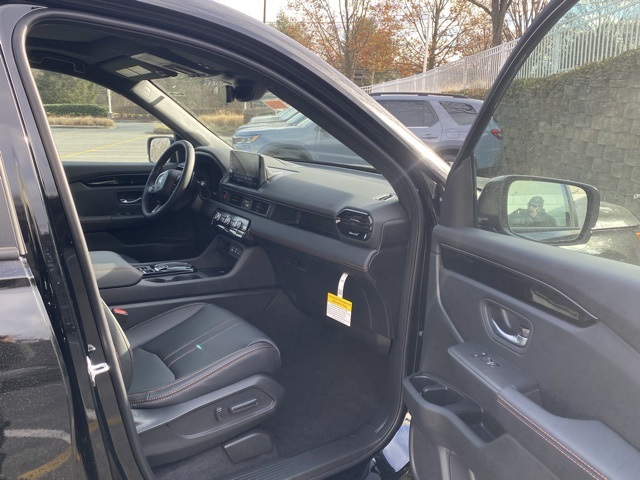 new 2025 Honda Pilot car, priced at $47,868