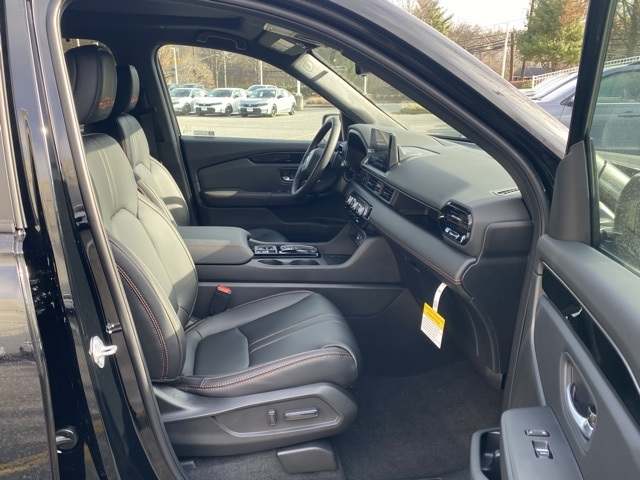 new 2025 Honda Pilot car, priced at $47,868