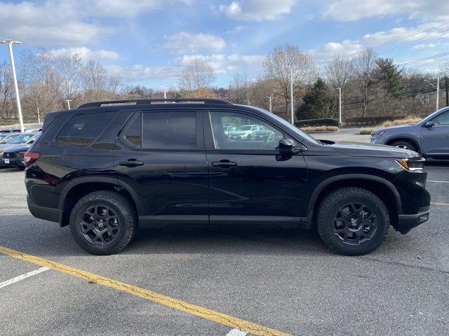 new 2025 Honda Pilot car, priced at $47,868