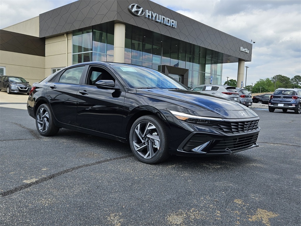 2025 Hyundai Elantra Blue's photo