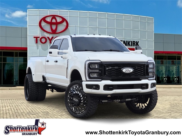 2024 Ford F-350 Super Duty Lariat's photo
