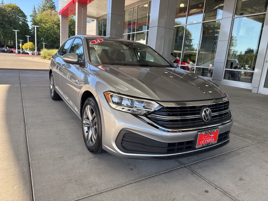 2024 Volkswagen Jetta SE's photo