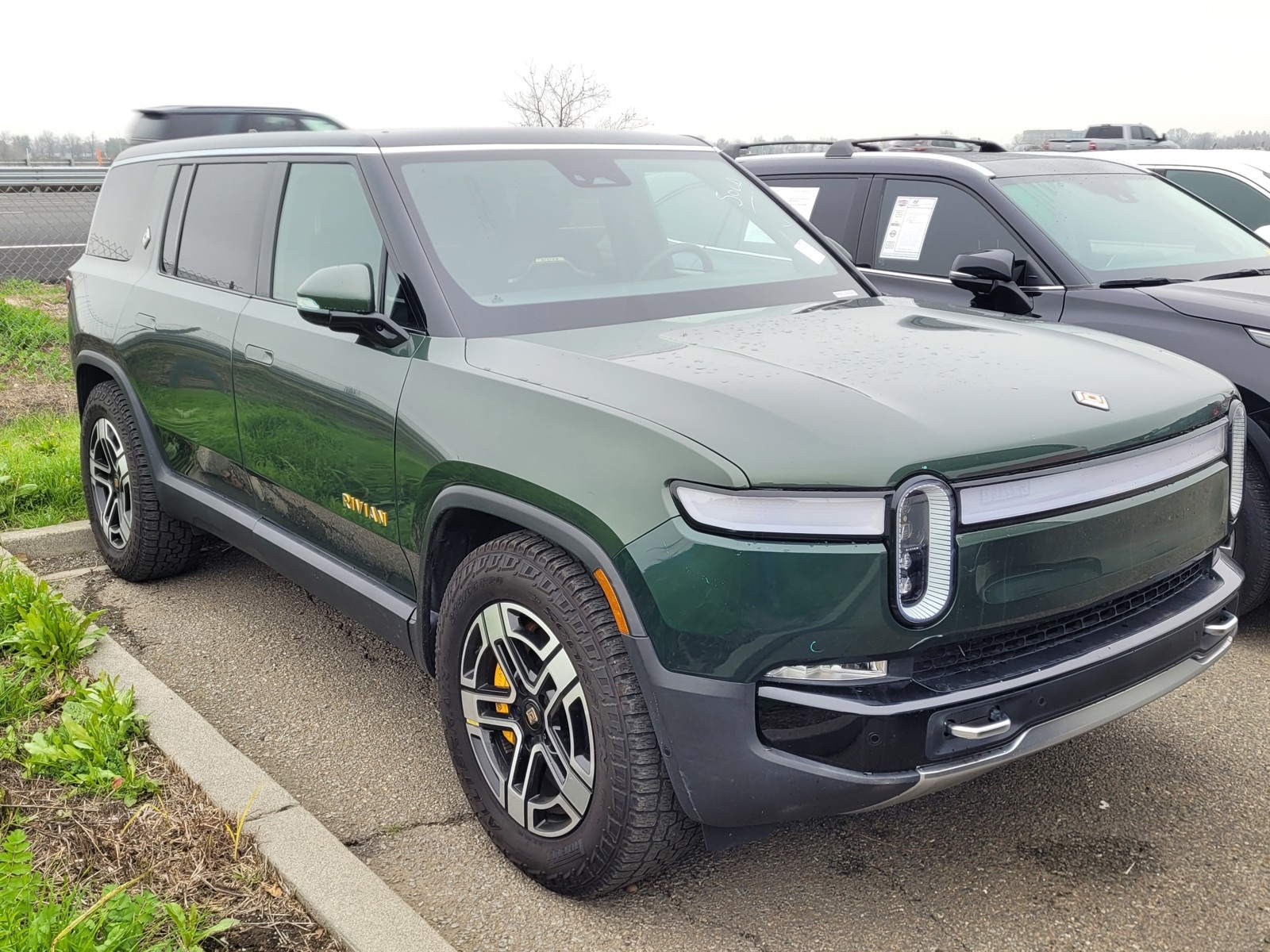 2023 Rivian R1S Adventure's photo