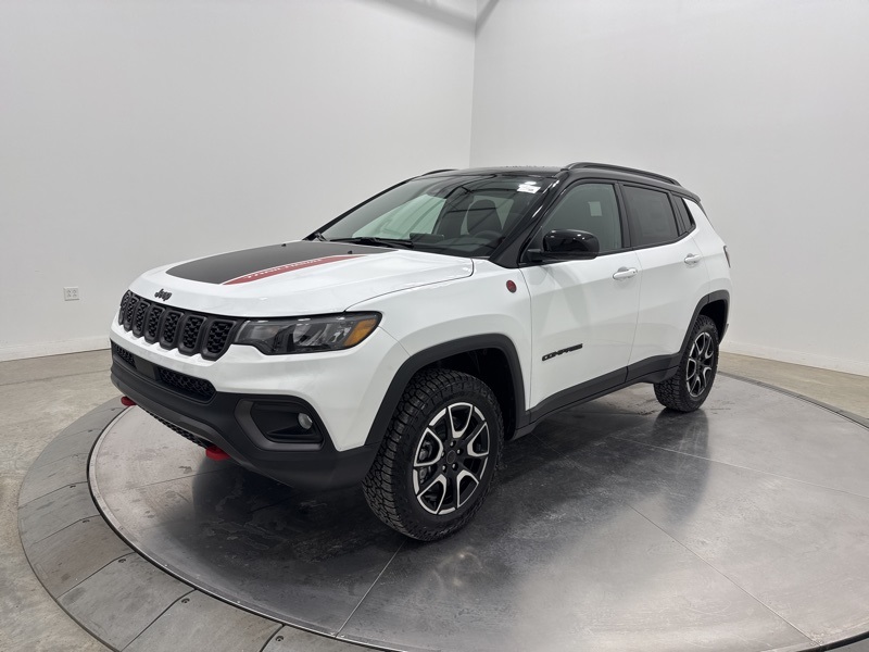 2026 Jeep Compass Trailhawk photo 3