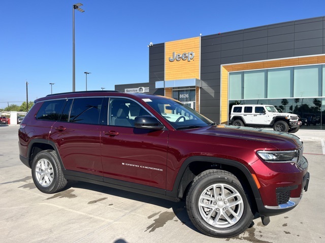 2025 Jeep Grand Cherokee L Laredo's photo