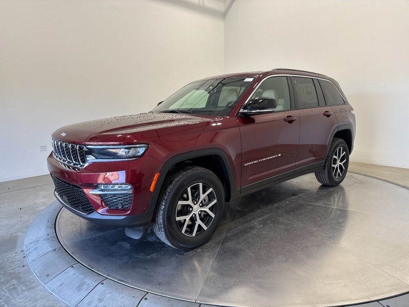 2025 Jeep Grand Cherokee Limited photo 3