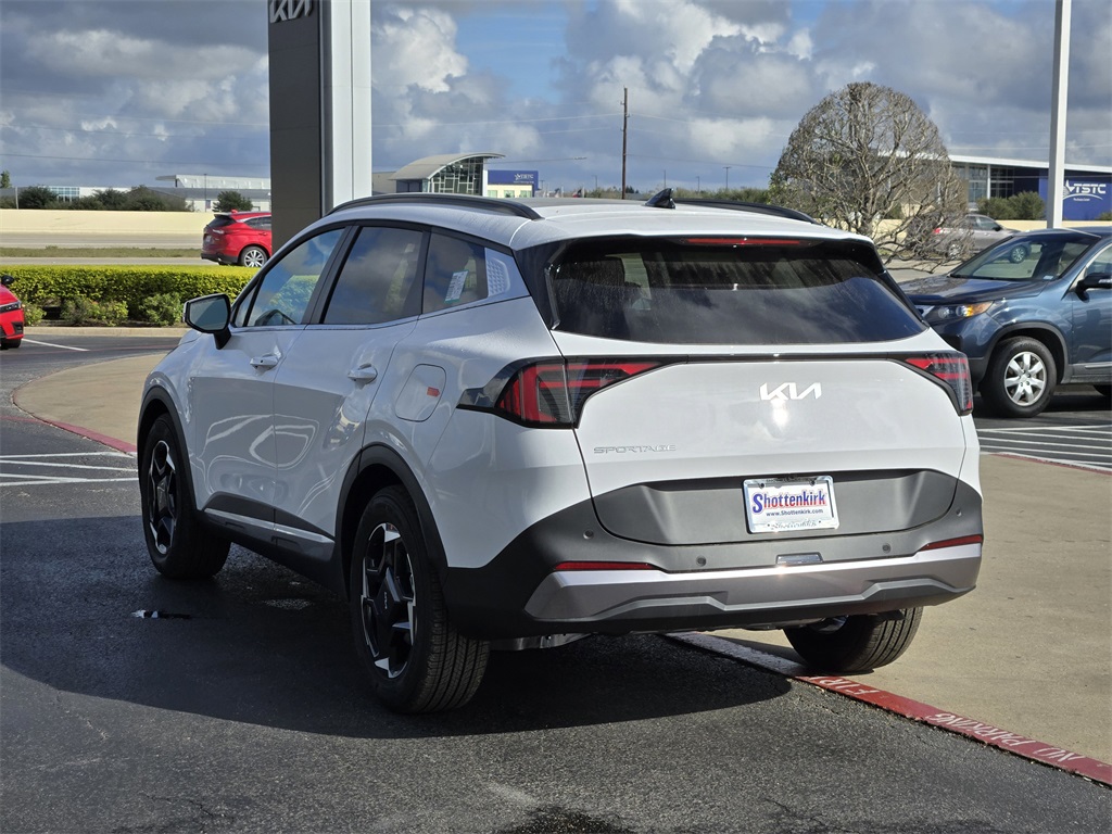 2026 Kia Sportage EX photo 2