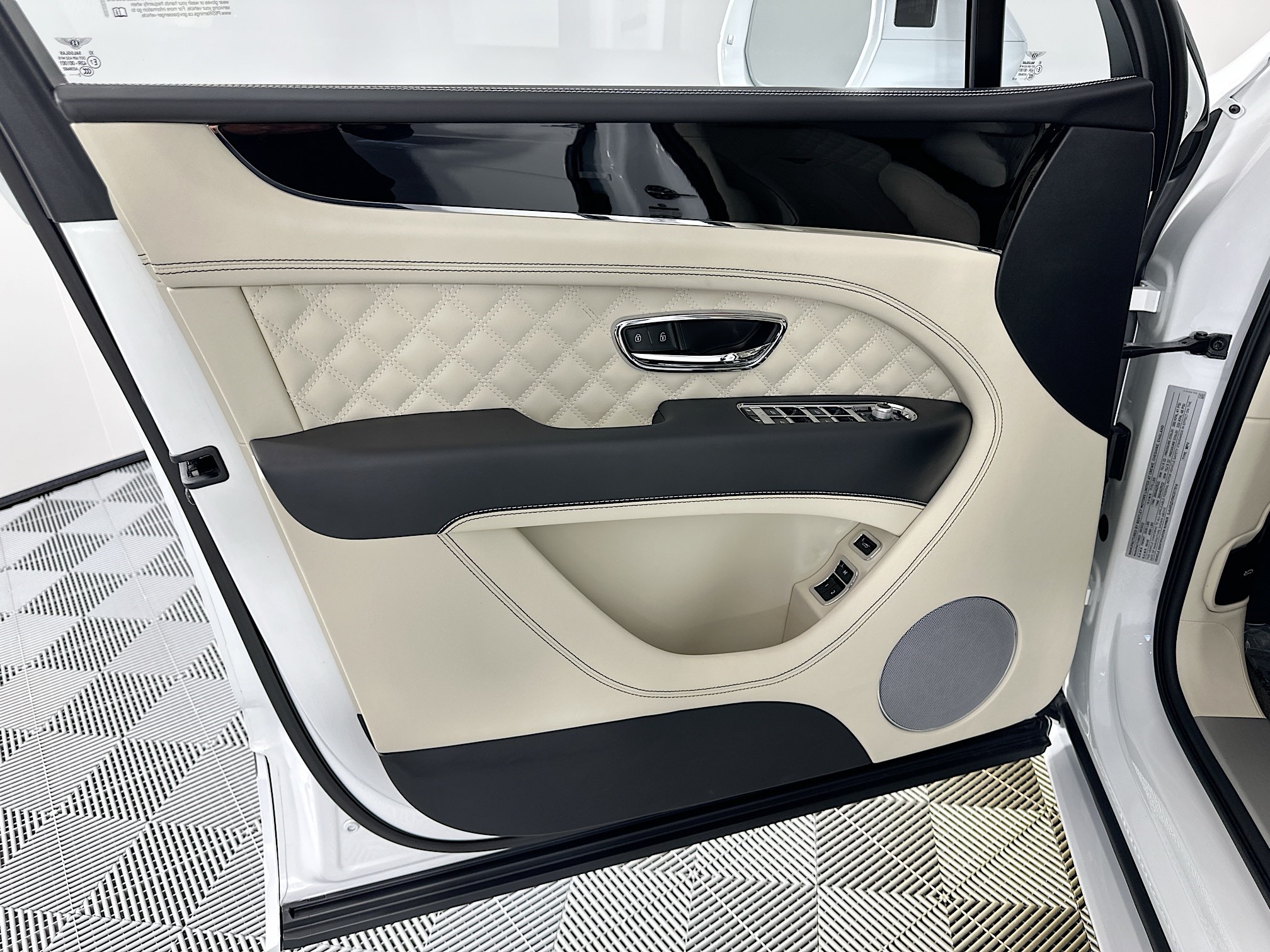 used 2022 Bentley Bentayga car, priced at $189,998