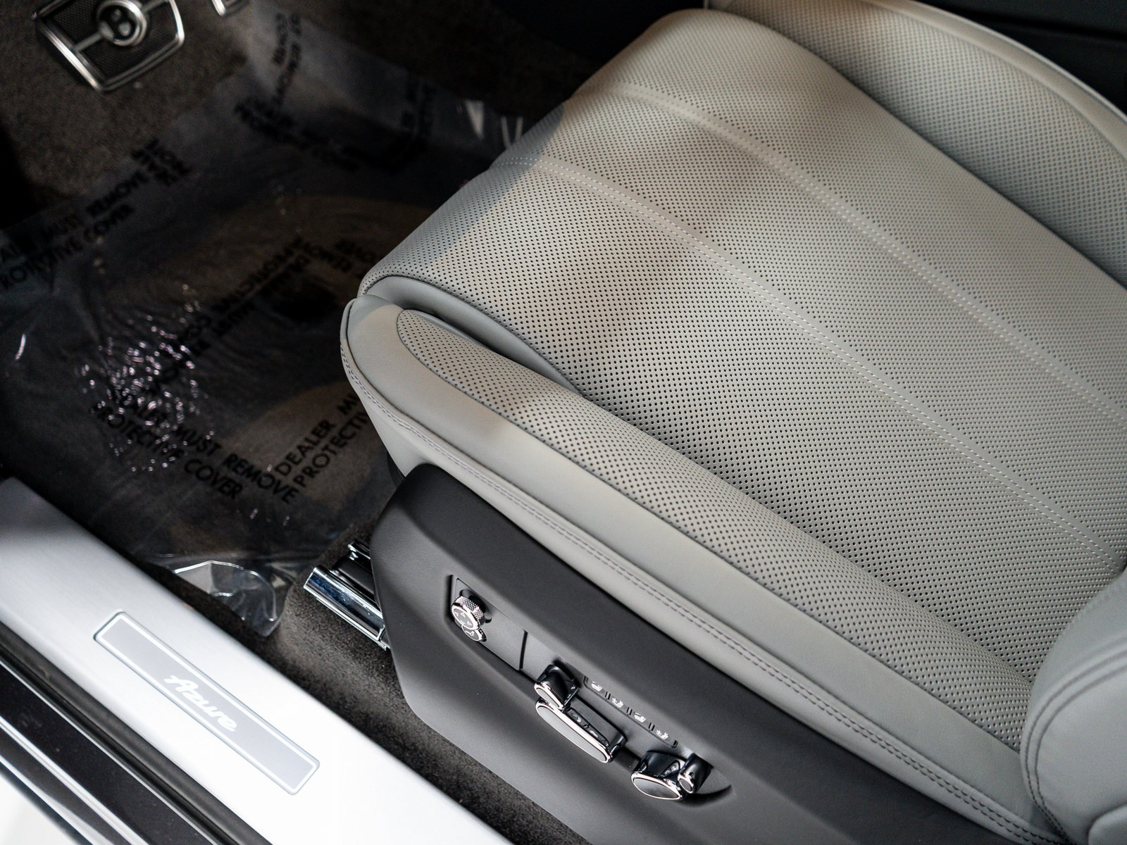 2025 Bentley Bentayga EWB Azure V8 photo 11