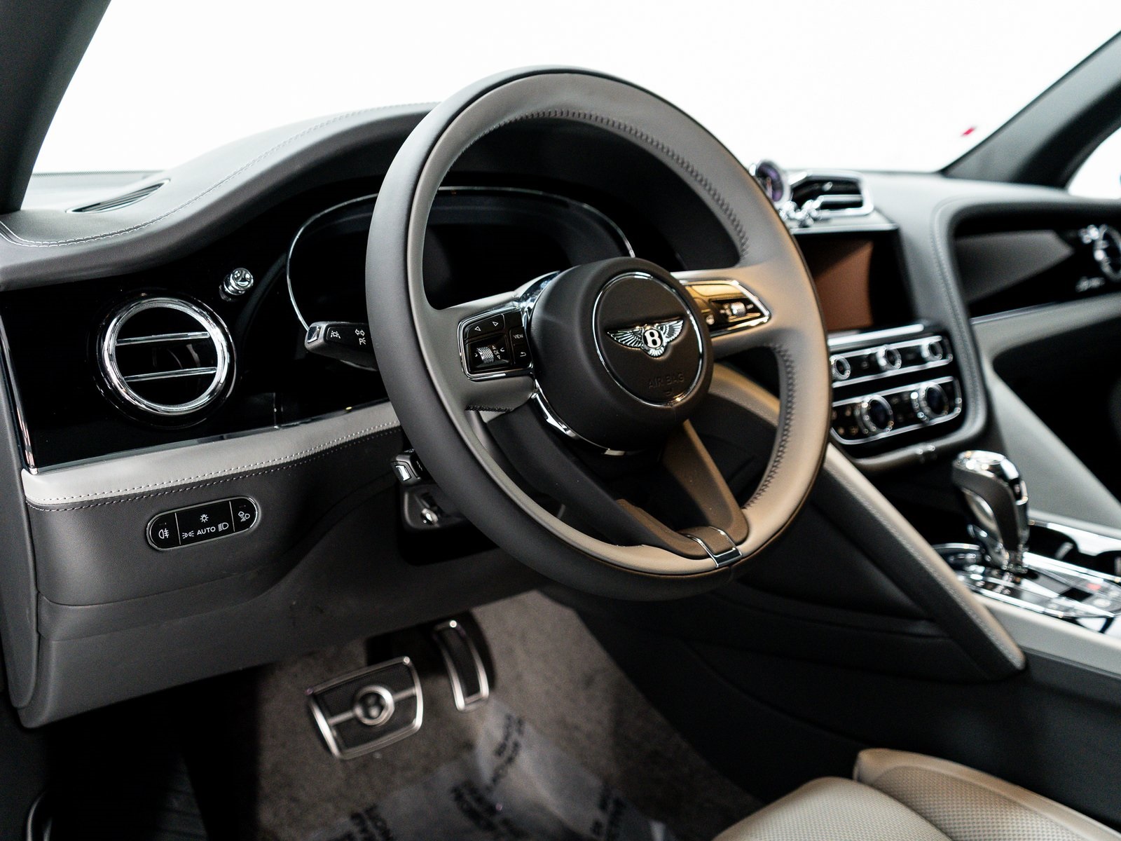 2025 Bentley Bentayga EWB Azure V8 photo 12