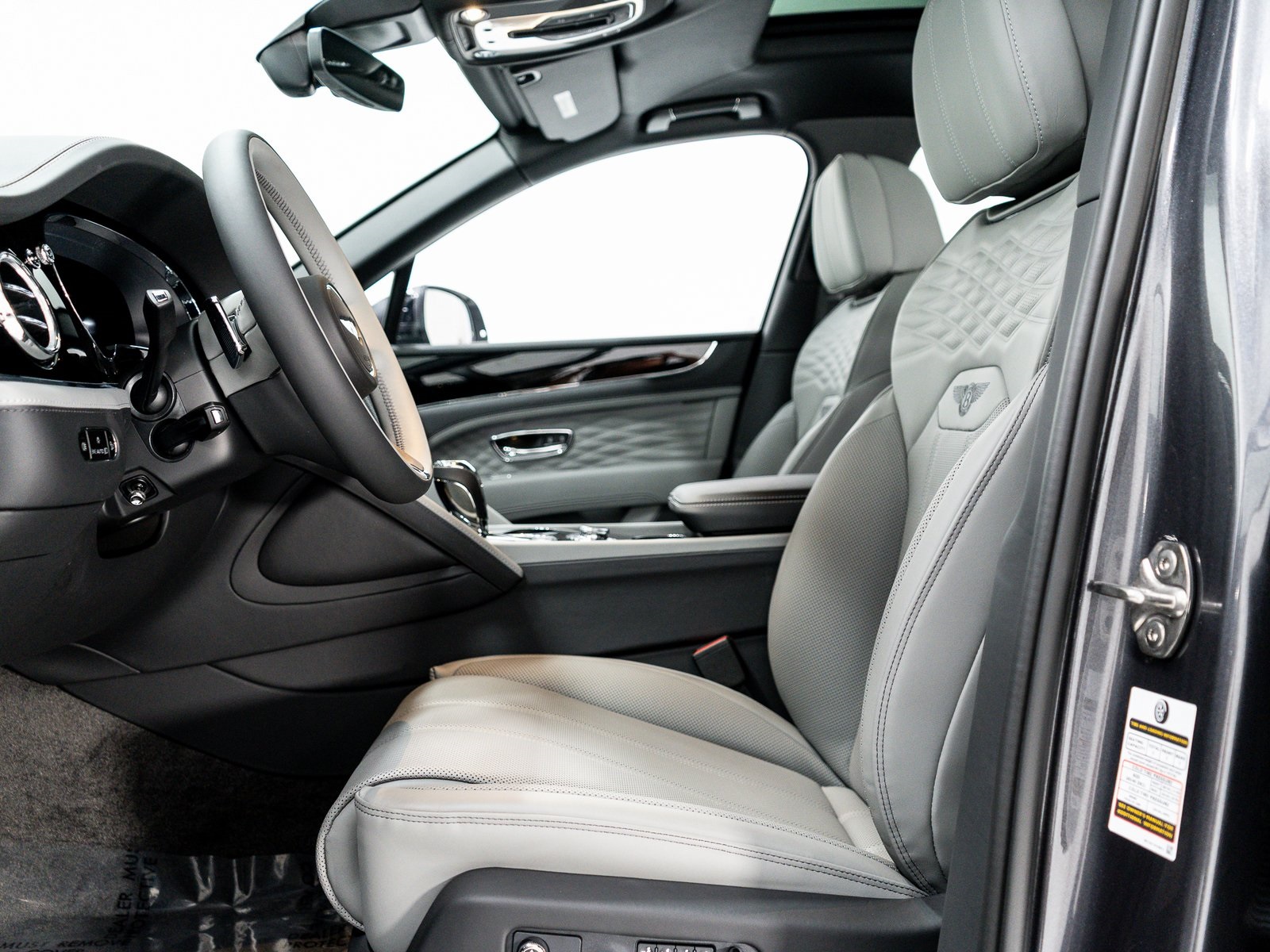 2025 Bentley Bentayga EWB Azure V8 photo 13