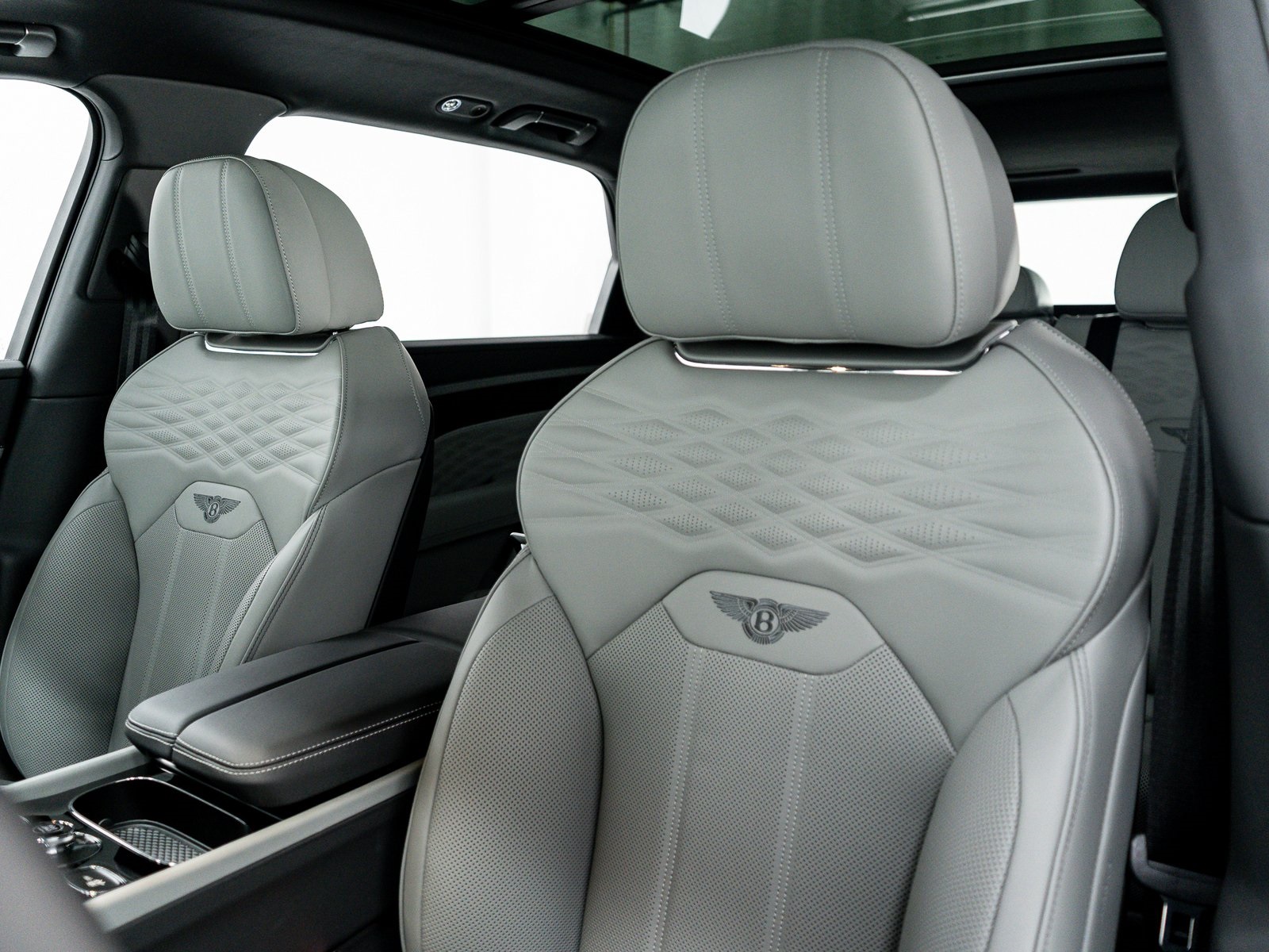 2025 Bentley Bentayga EWB Azure V8 photo 14